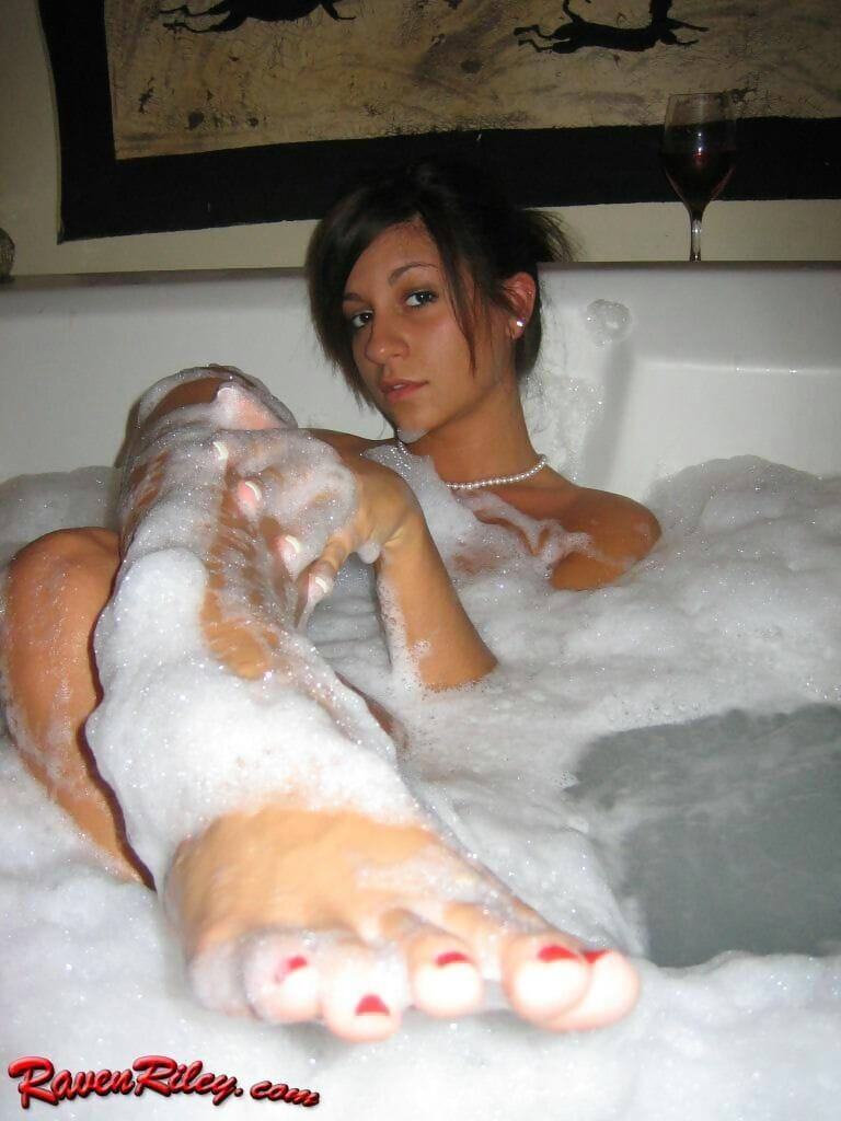 Sexy babe taking a hot bubble bath - part 1844 page 1