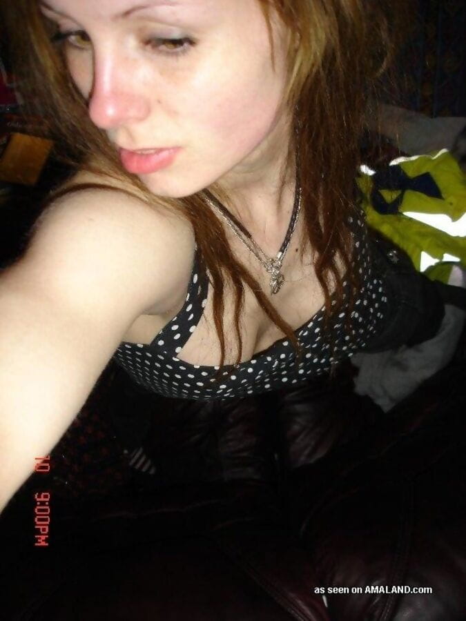 Compilation of two amateur emo babes selfpics - part 4093 page 1