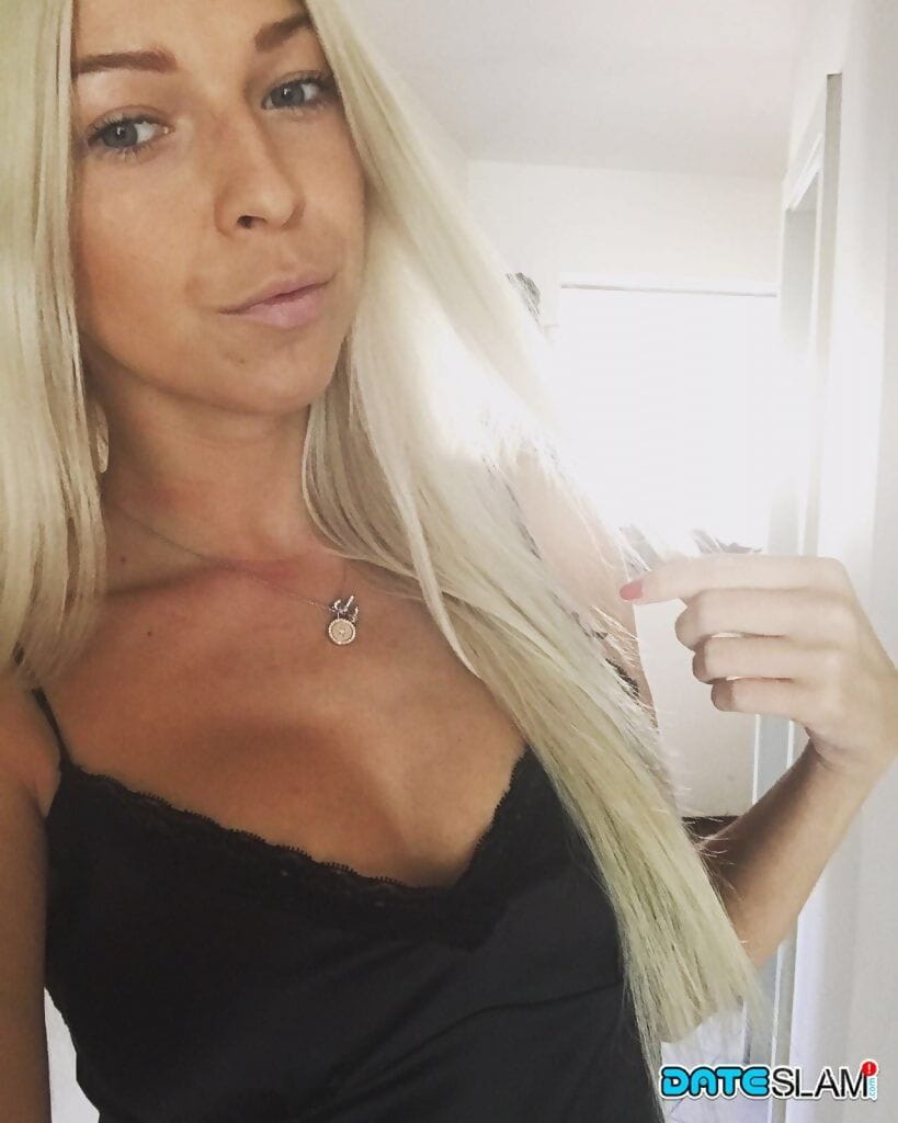 Sexy blonde from slovenia shares her personal selfies - part 2938 page 1
