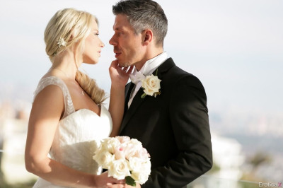 Sıcak Sarışın Anikka Albrite tamamlar onu Evlilik sözü sonra elde evli