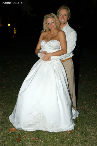 Блондинка Невеста празднует получение в браке :по: Бля в синий чулки
