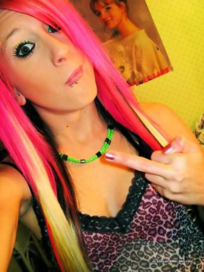 Compilation of an amateur punk chick posing for the cam - part 4292