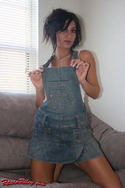 Raven strips out of her overalls - part 2361