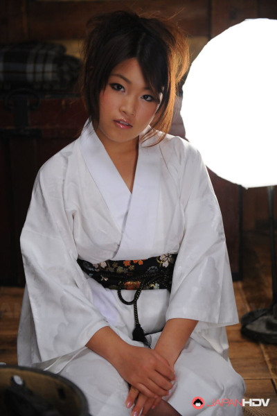 Unschuldig Japanisch Babe NENE Nagasawa posing in Ihr Schöne Kimono