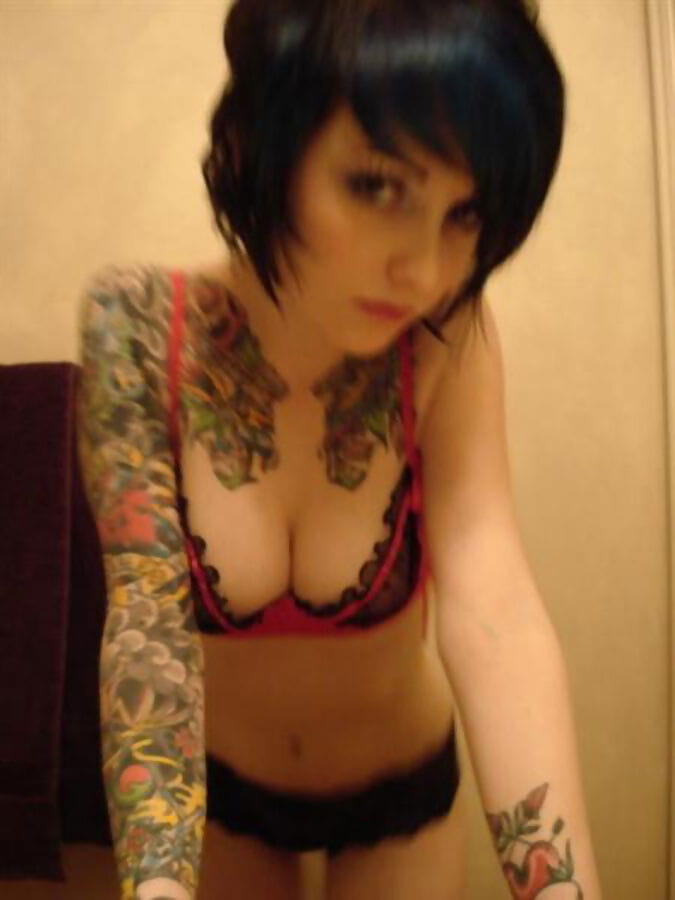 Pics of short-haired emo babe - part 4735 page 1