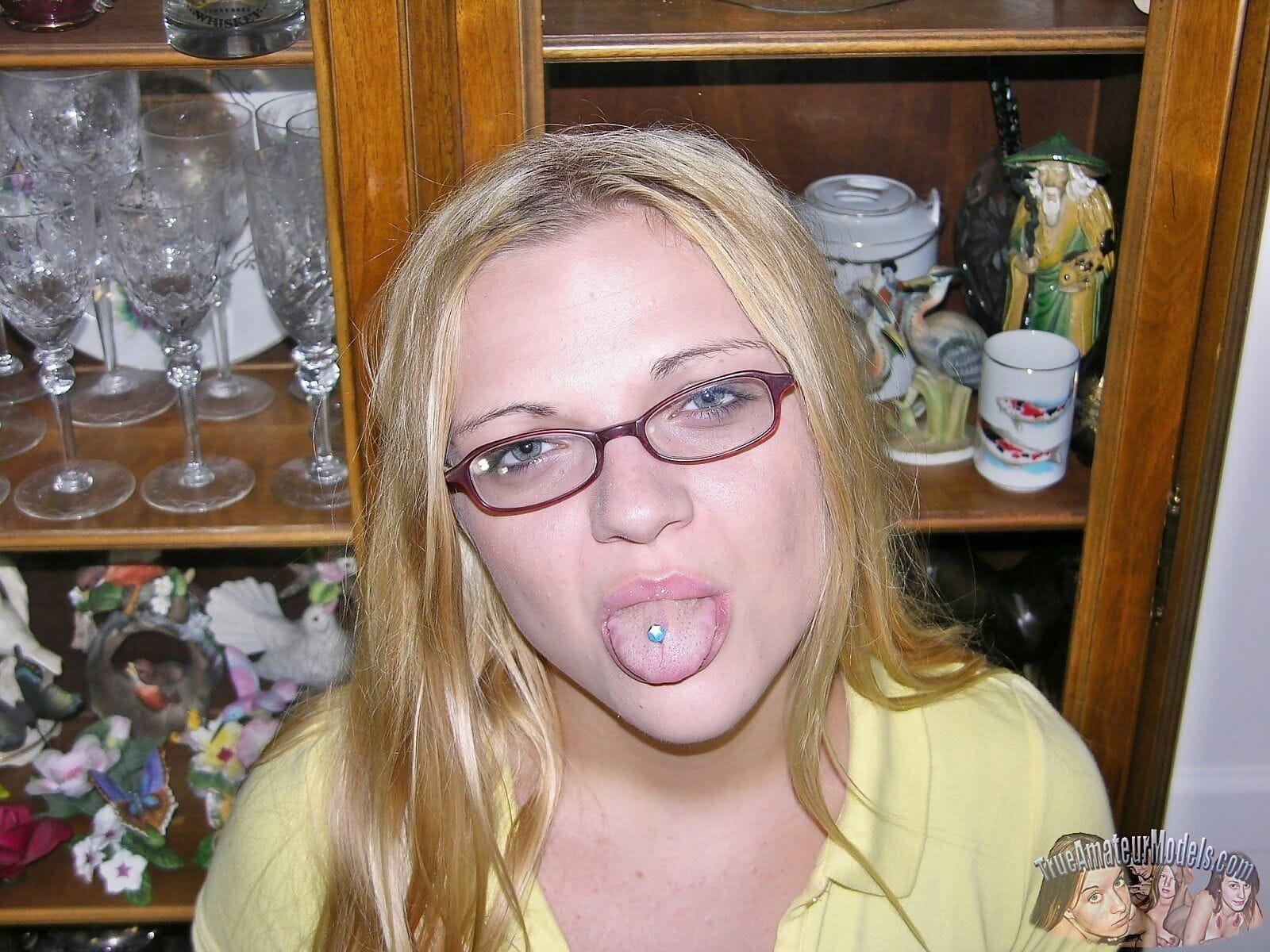 Teen nerd with glasses gives blowjob and models nude - part 4923 page 1