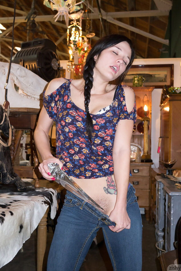 Sexy teen girl logan drae teasing in a shop - part 4441 page 1